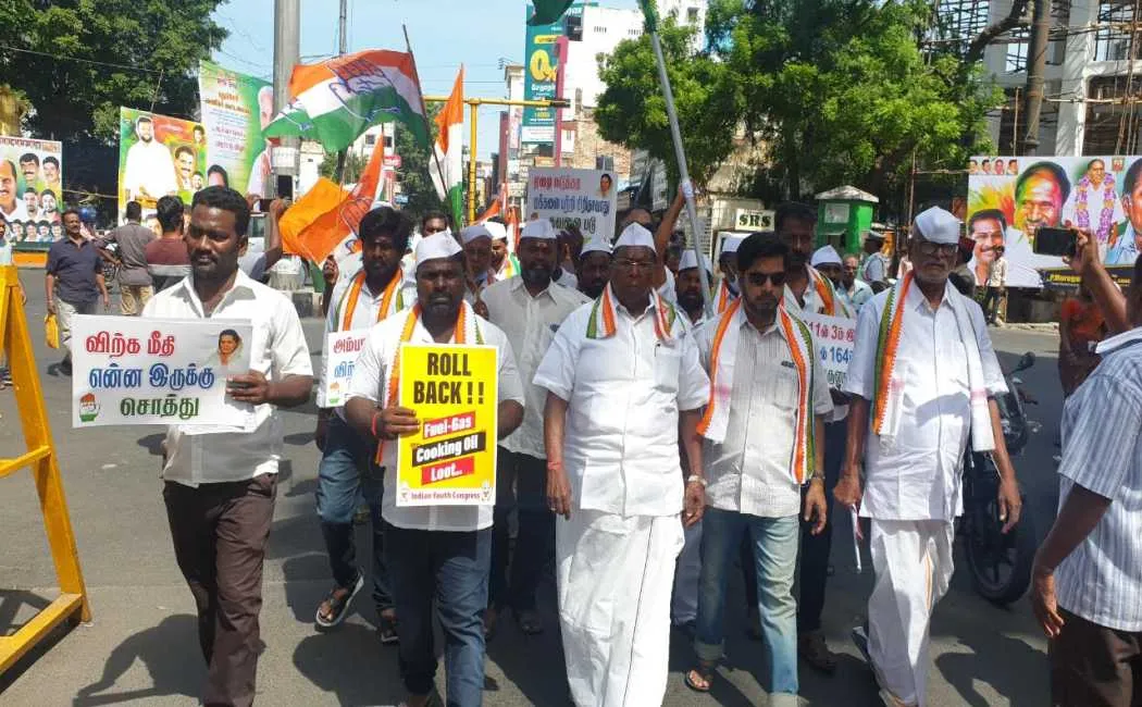 Congress held a padayatra to condemn the central and state governments!
